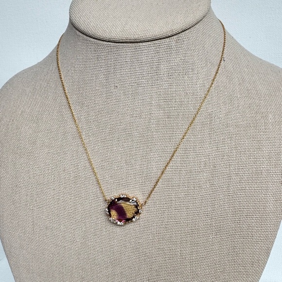 Elegant Gold and Purple Pendant Necklace - Picture 5 of 8
